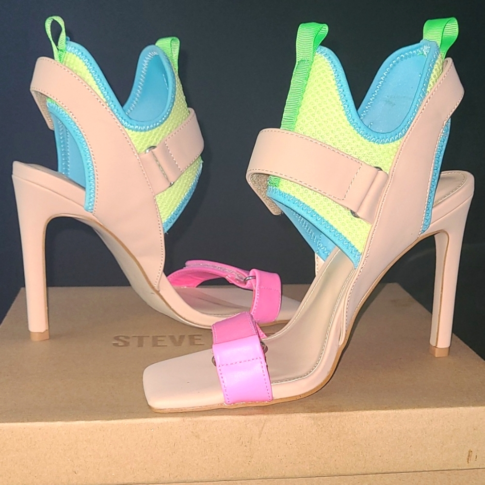 Steve Madden tan/mutil 6.5 shoe